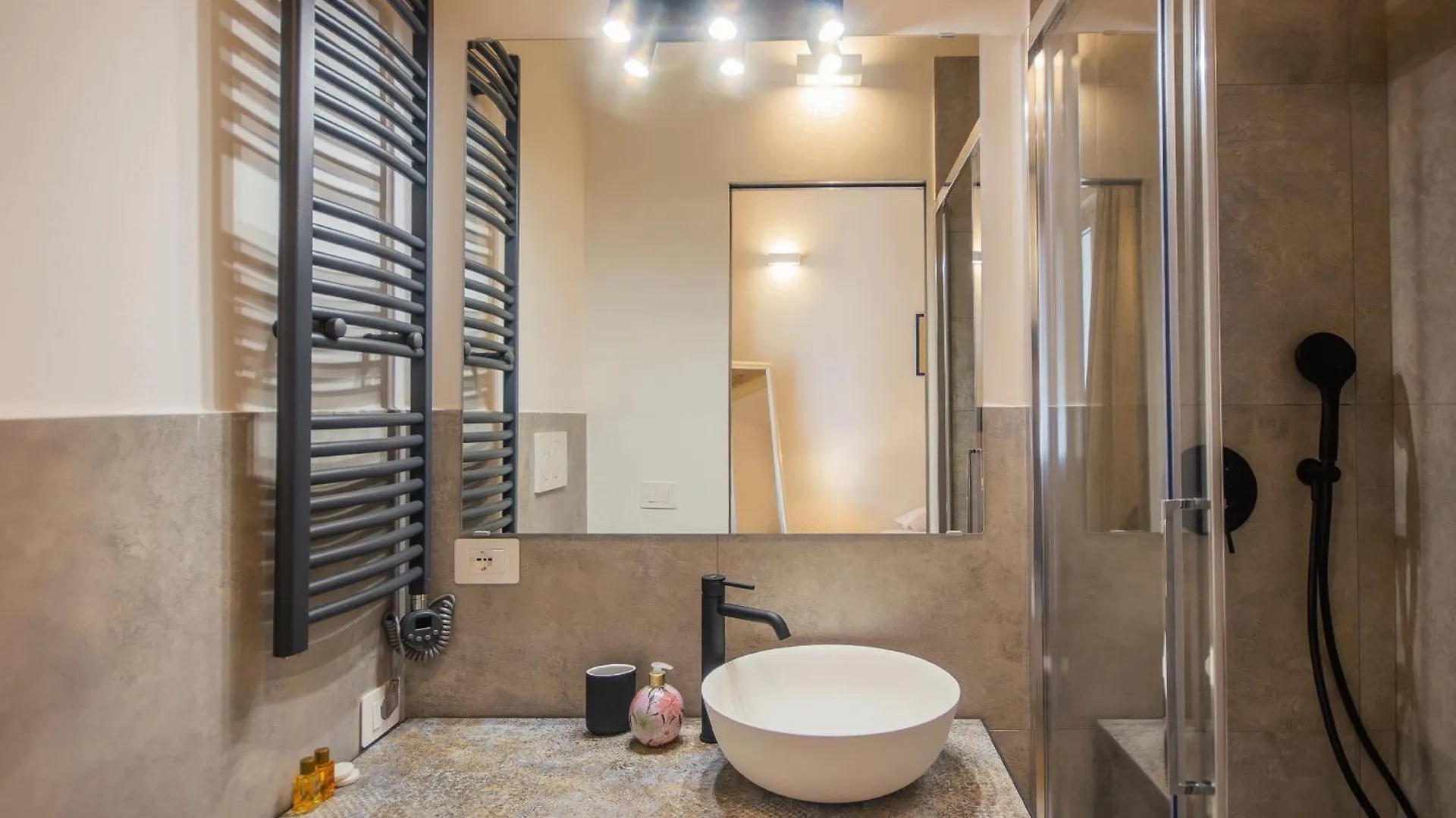Colosseo Apartment Eleganza E Comfort روما إيطاليا
